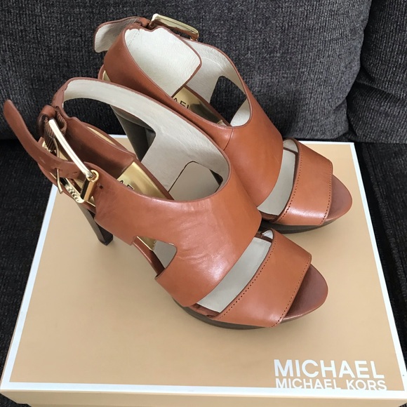 Michael Kors Carla Platform Lugagge Sandal - Picture 2 of 7